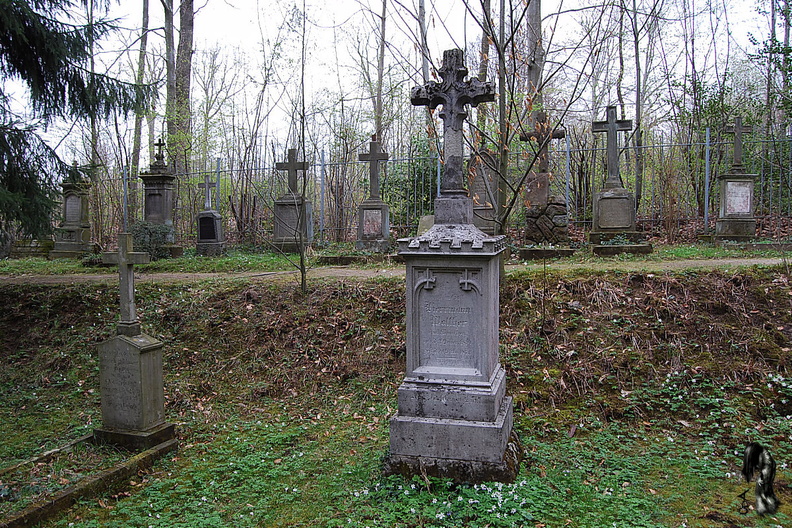 Illenauer Waldfriedhof2.jpg